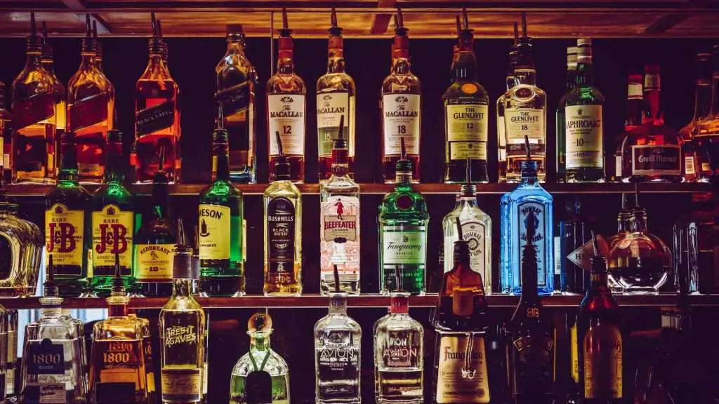 When supplying products to hospitality venues, it is crucial to ensure that the labelling and packaging look appealing and attractive.